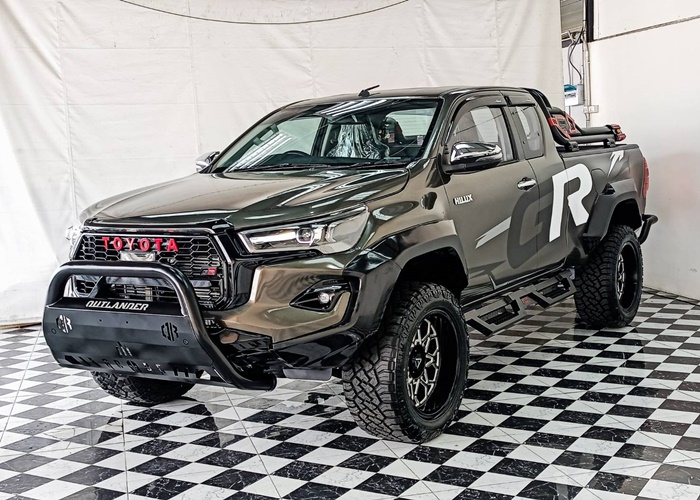 TOYOTA Hilux