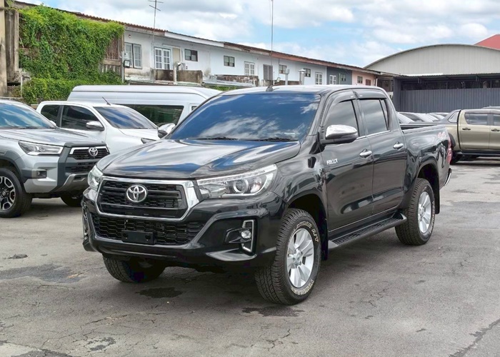 TOYOTA Hilux