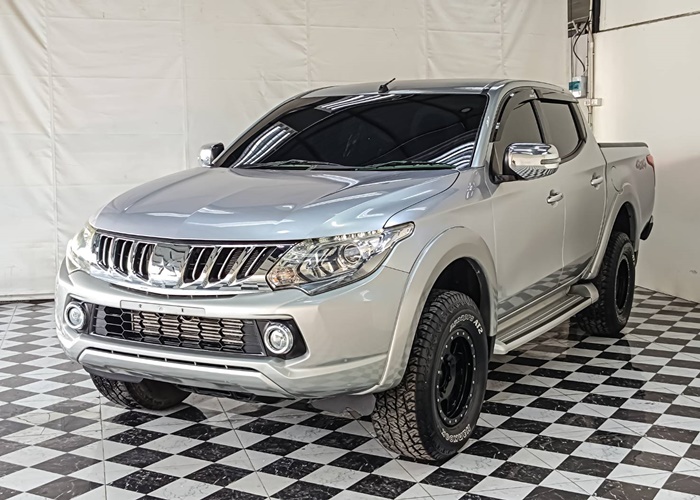 MITSUBISHI Triton