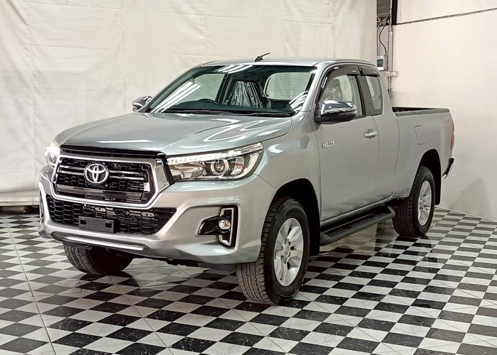 TOYOTA Hilux