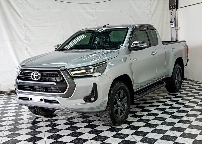 TOYOTA Hilux