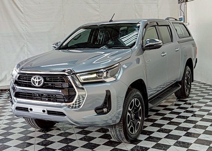 TOYOTA Hilux