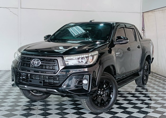 TOYOTA Hilux