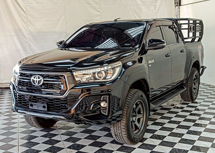 TOYOTA Hilux