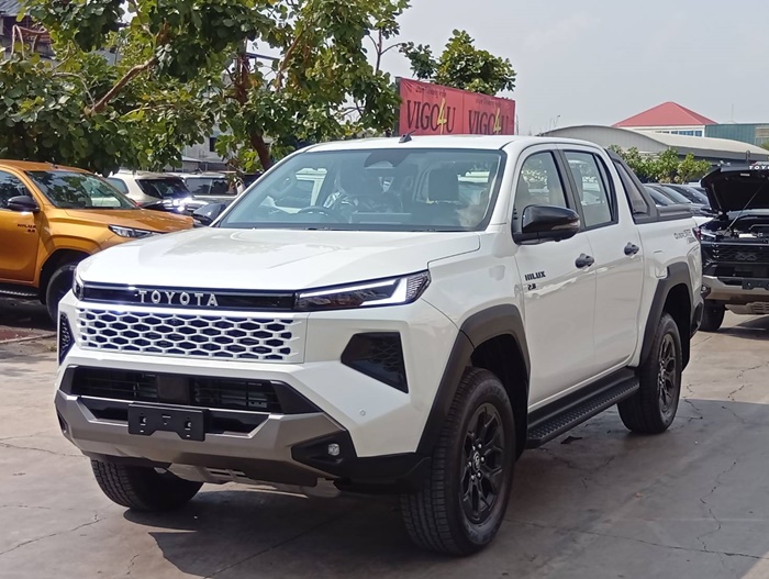 TOYOTA TRAVO OVERLAND