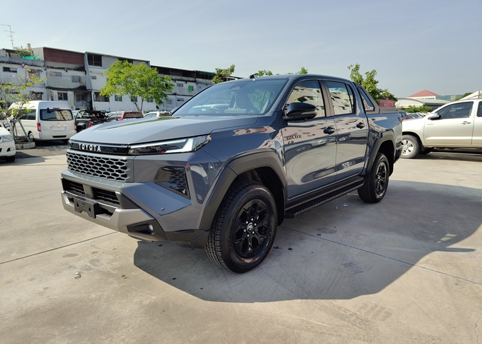 TOYOTA TRAVO OVERLAND