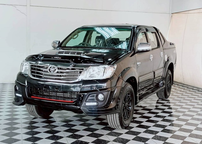 TOYOTA Hilux