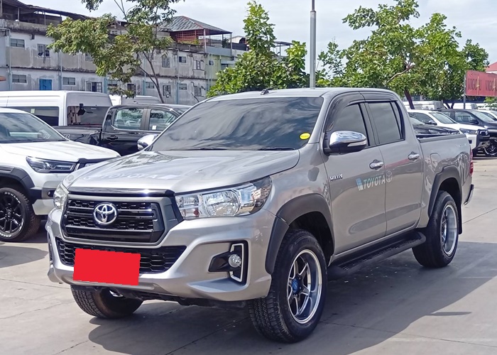 TOYOTA Hilux