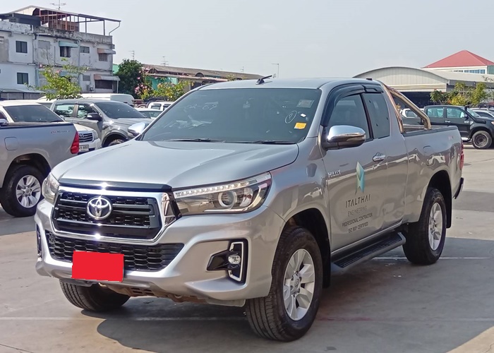 TOYOTA Hilux