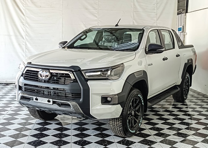 TOYOTA Hilux