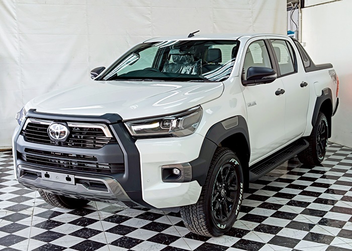 TOYOTA Hilux