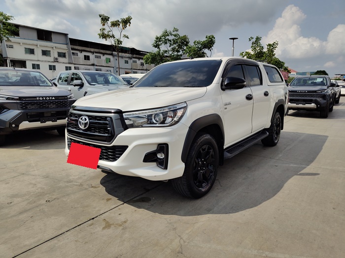 TOYOTA Hilux