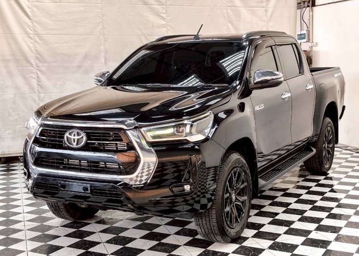 TOYOTA Hilux