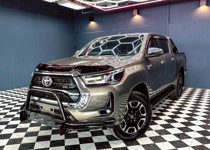 TOYOTA Hilux
