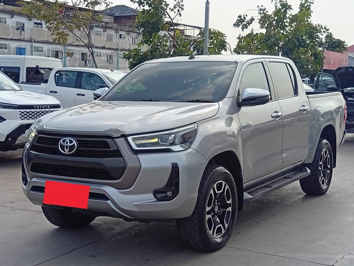 TOYOTA Hilux