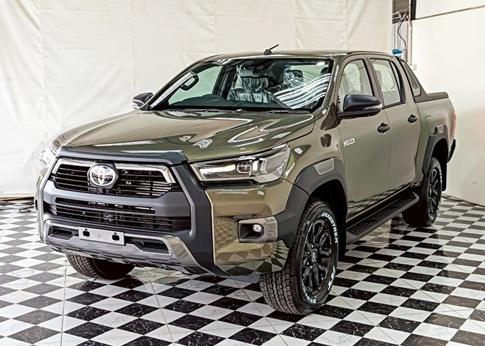 TOYOTA Hilux