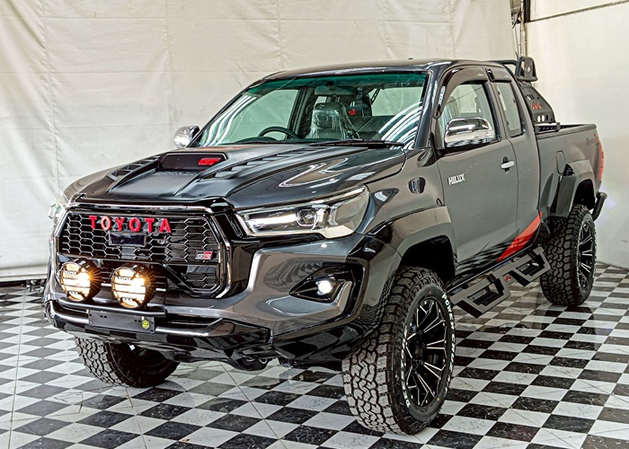 TOYOTA Hilux