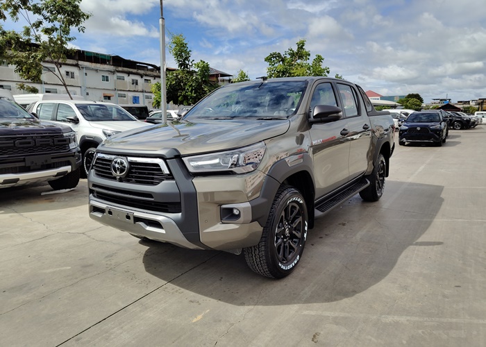 TOYOTA Hilux