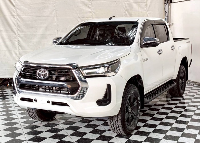 TOYOTA Hilux