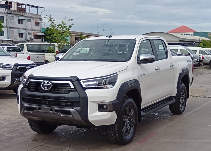 TOYOTA Hilux