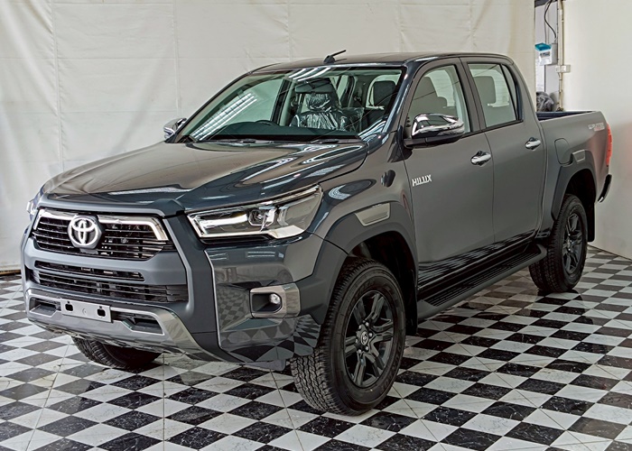 TOYOTA Hilux