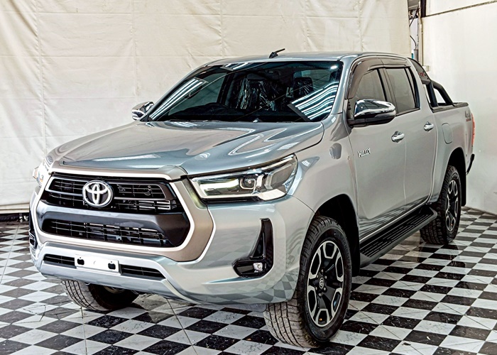 TOYOTA Hilux
