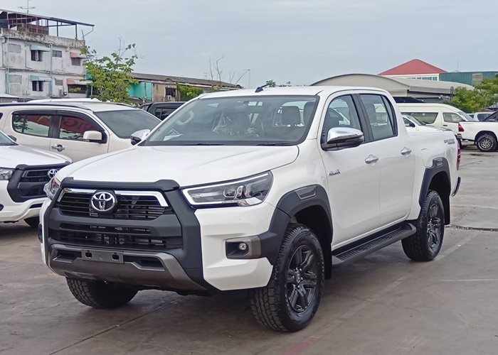 TOYOTA Hilux