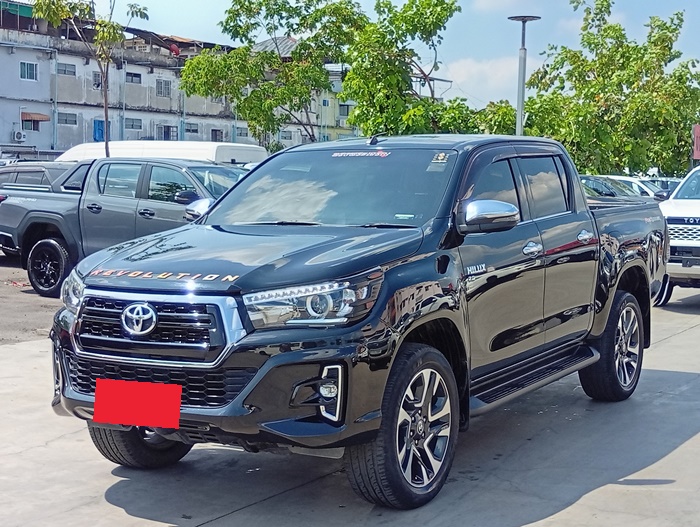 TOYOTA Hilux