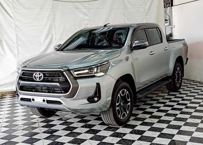 TOYOTA Hilux