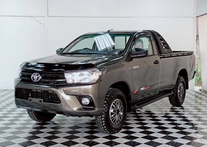 TOYOTA Hilux