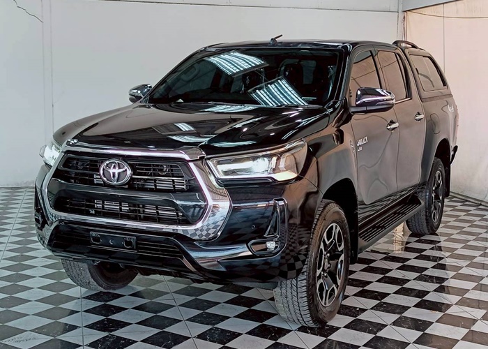 TOYOTA Hilux