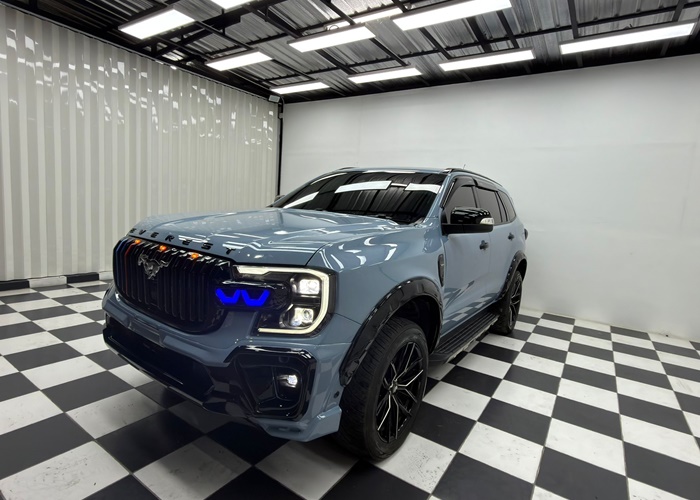 FORD EVEREST.