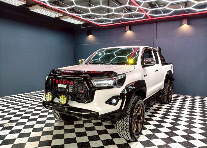 TOYOTA Hilux
