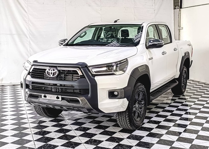TOYOTA Hilux