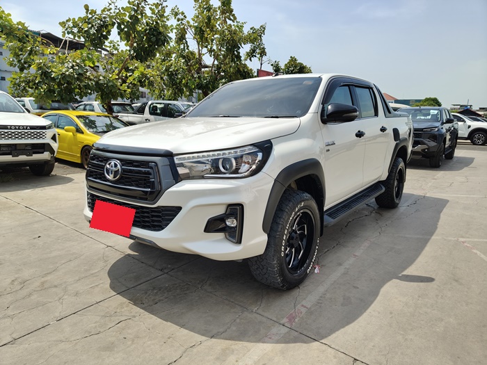 TOYOTA Hilux