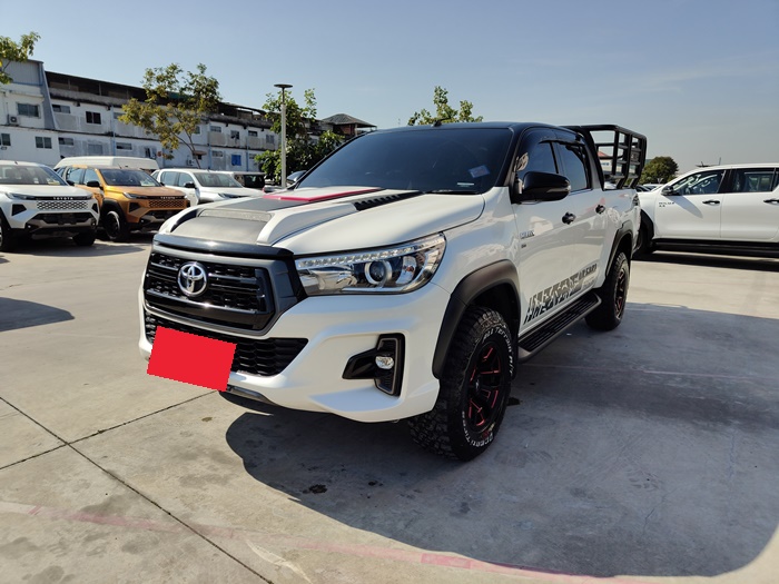 TOYOTA Hilux