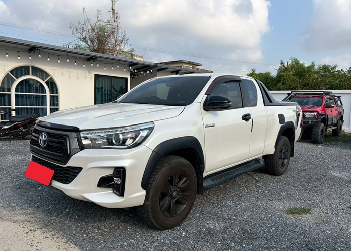 TOYOTA Hilux
