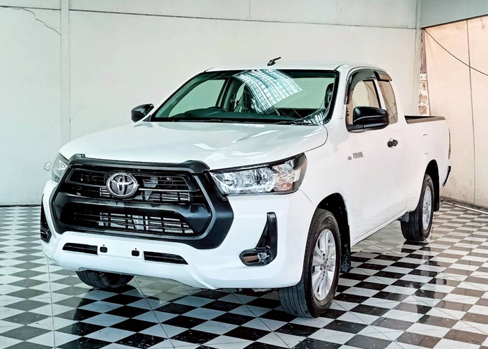 TOYOTA Hilux