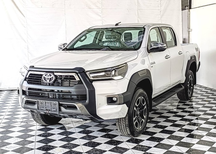 TOYOTA Hilux