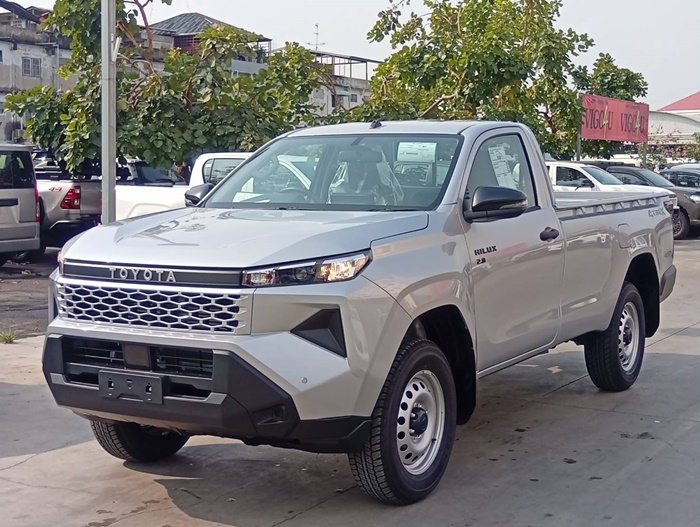 TOYOTA Hilux TRAVO