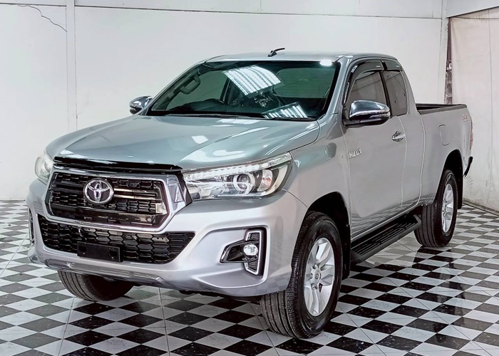 TOYOTA Hilux