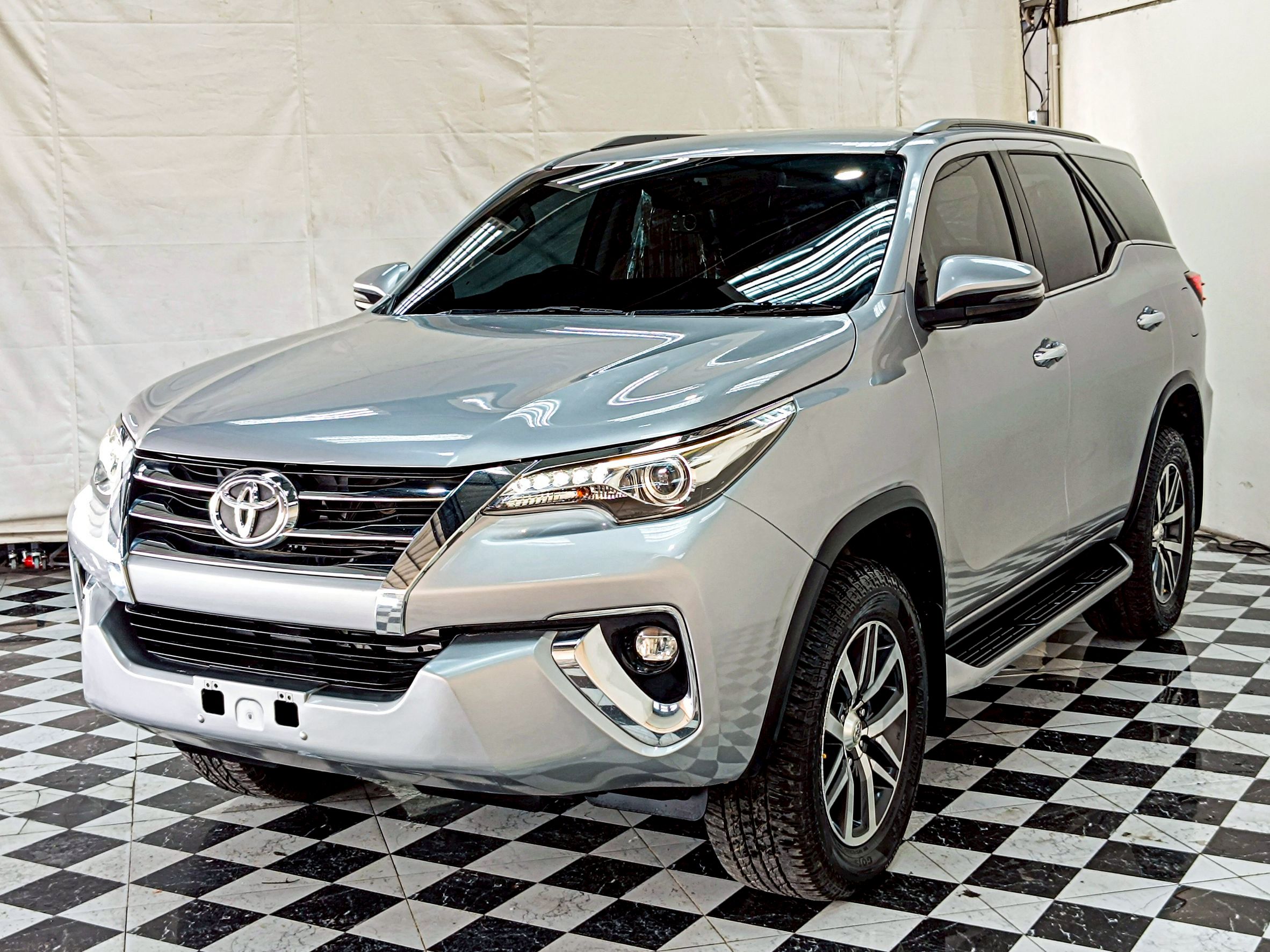 TOYOTA Fortuner