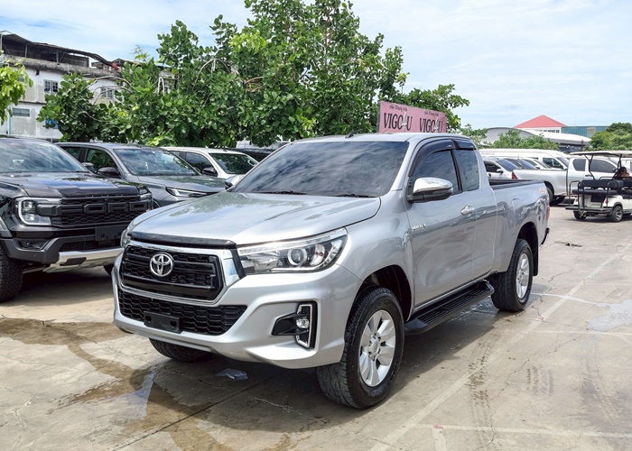 TOYOTA Hilux