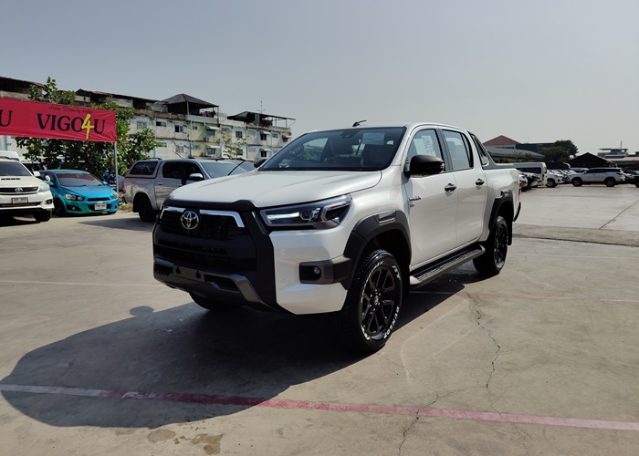 TOYOTA Hilux