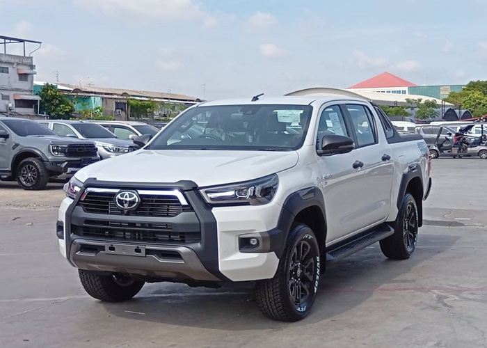 TOYOTA Hilux