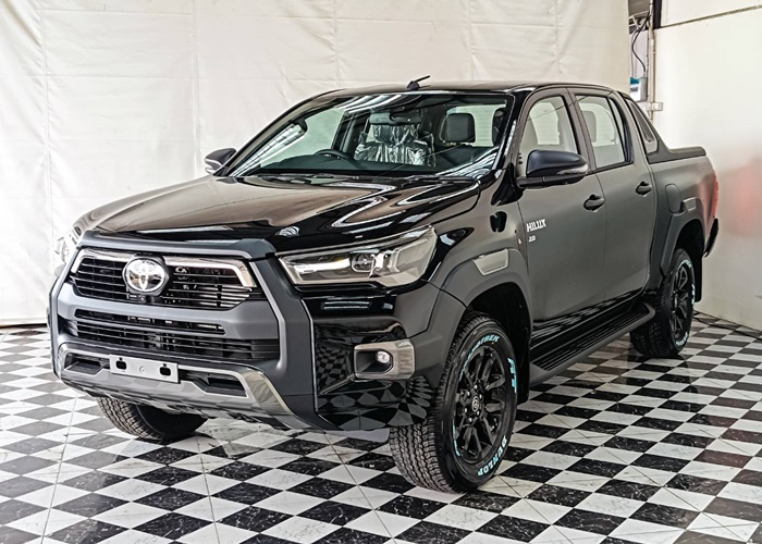 TOYOTA Hilux