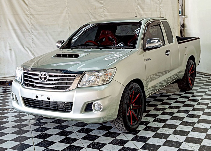 TOYOTA Hilux