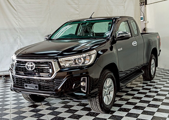 TOYOTA Hilux