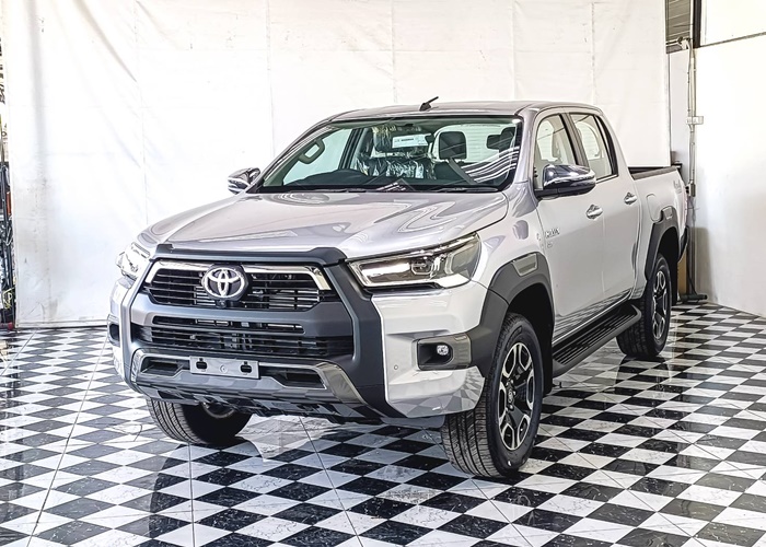 TOYOTA Hilux