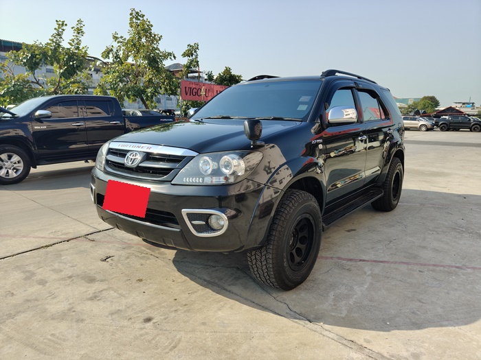 TOYOTA Fortuner